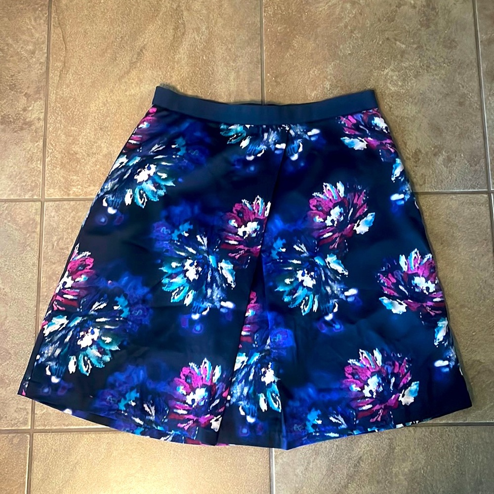 Ellen Tracy women’s flare skirt, navy blue and floral, size 14